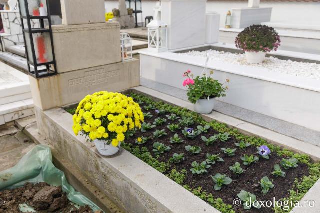 Mormântul Sfintei Cuvioase Filofteia de la Pasărea