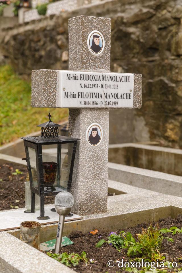 Mormântul Sfintei Cuvioase Filotimia de la Râmeț