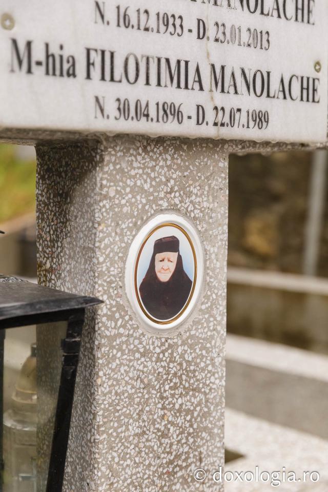 Mormântul Sfintei Cuvioase Filotimia de la Râmeț