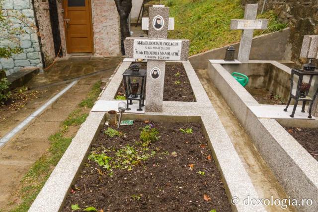 Mormântul Sfintei Cuvioase Filotimia de la Râmeț