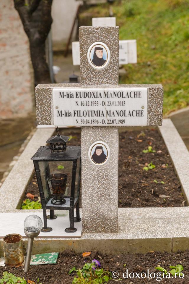 Mormântul Sfintei Cuvioase Filotimia de la Râmeț