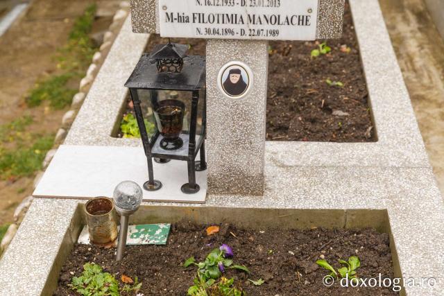 Mormântul Sfintei Cuvioase Filotimia de la Râmeț