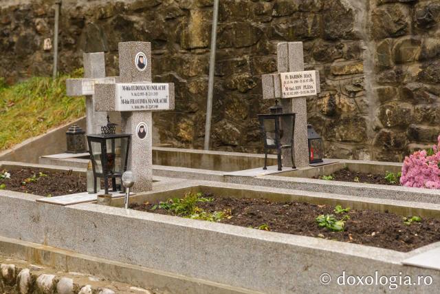 Mormântul Sfintei Cuvioase Filotimia de la Râmeț