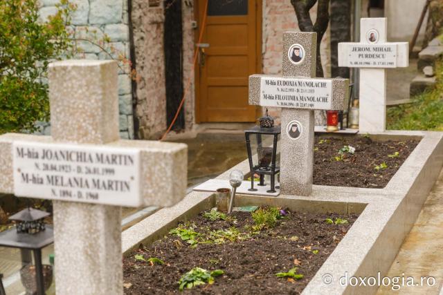 Mormântul Sfintei Cuvioase Filotimia de la Râmeț