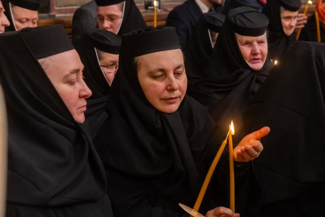 Ultimul parastas pentru cele 16 femei românce canonizate