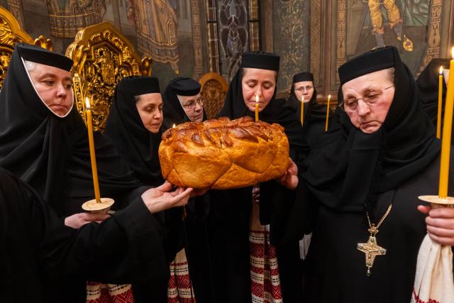 Ultimul parastas pentru cele 16 femei românce canonizate