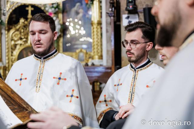 Priveghere la Catedrala Mitropolitană din Iași, în ajunul Întâmpinării Domnului