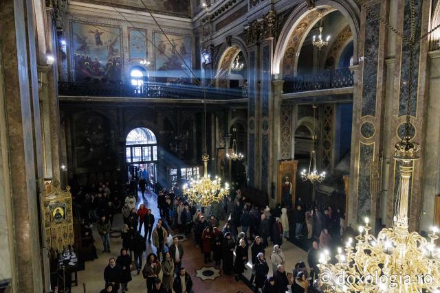 Priveghere la Catedrala Mitropolitană din Iași, în ajunul Întâmpinării Domnului