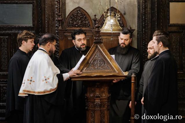 Priveghere la Catedrala Mitropolitană din Iași, în ajunul Întâmpinării Domnului