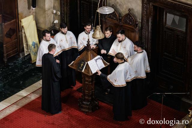 Priveghere la Catedrala Mitropolitană din Iași, în ajunul Întâmpinării Domnului