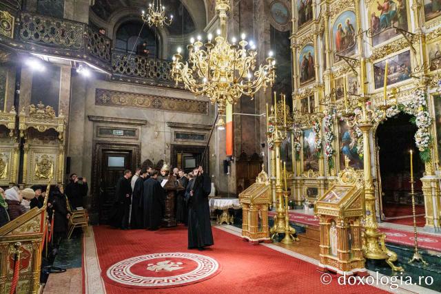Priveghere la Catedrala Mitropolitană din Iași, în ajunul Întâmpinării Domnului
