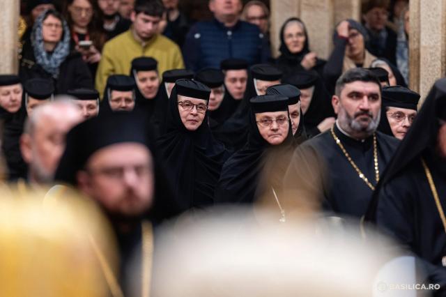 Sfânta Liturghie și proclamarea generală a canonizării celor 16 sfinte femei românce