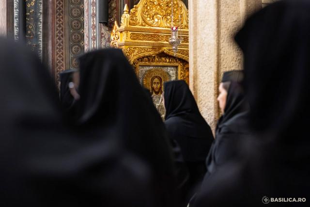 Sfânta Liturghie și proclamarea generală a canonizării celor 16 sfinte femei românce