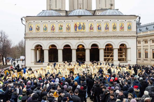 Sfânta Liturghie și proclamarea generală a canonizării celor 16 sfinte femei românce