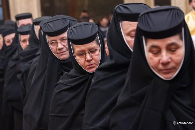Sfânta Liturghie și proclamarea generală a canonizării celor 16 sfinte femei românce