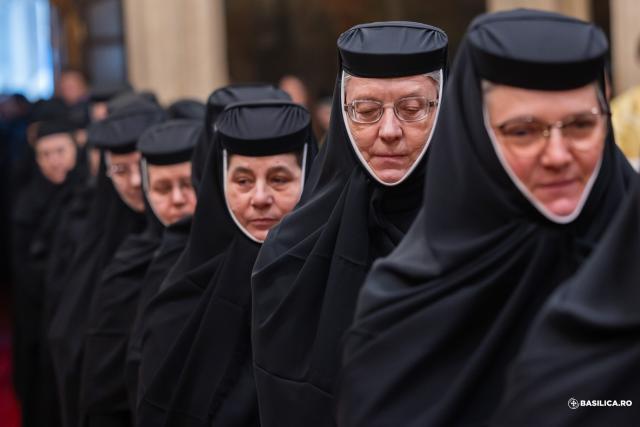 (Foto) Sfânta Liturghie și proclamarea generală a canonizării celor 16 sfinte femei românce