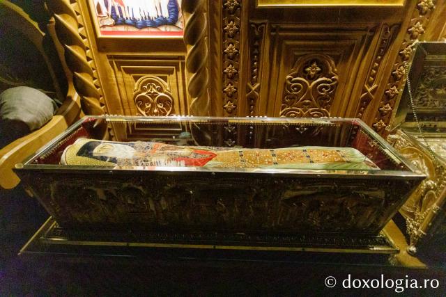 Racla cu moaștele Sfântului Cuvios Mărturisitor Sofian de la Antim
