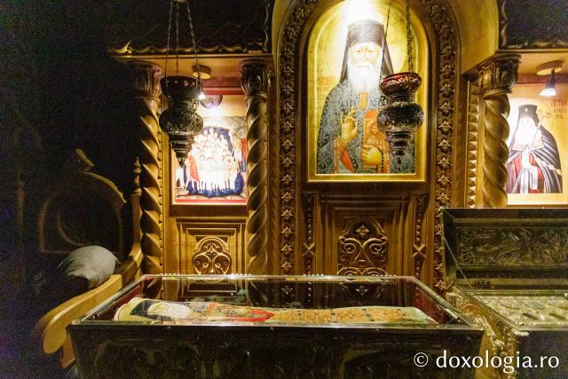 Racla cu moaștele Sfântului Cuvios Mărturisitor Sofian de la Antim