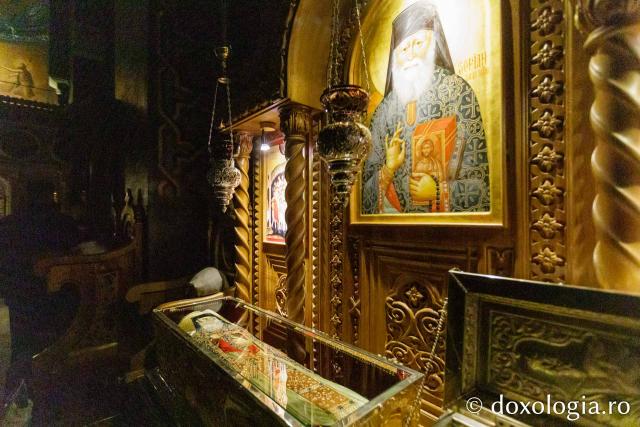 Racla cu moaștele Sfântului Cuvios Mărturisitor Sofian de la Antim