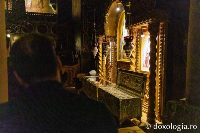 Racla cu moaștele Sfântului Cuvios Mărturisitor Sofian de la Antim