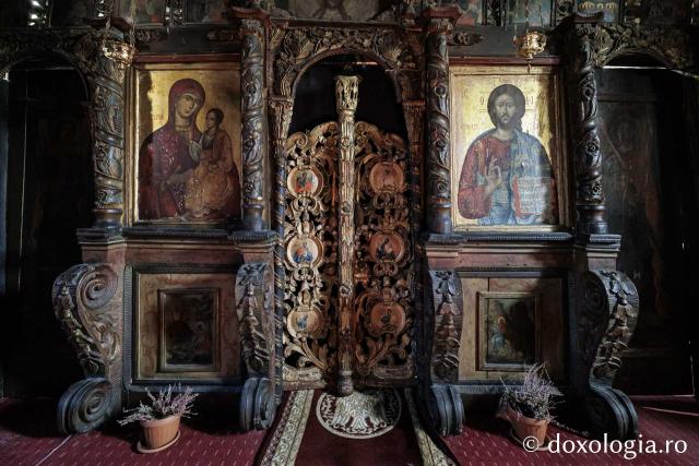 Catepeteasma din secolul al XVII-lea din biserica din Jigoreni