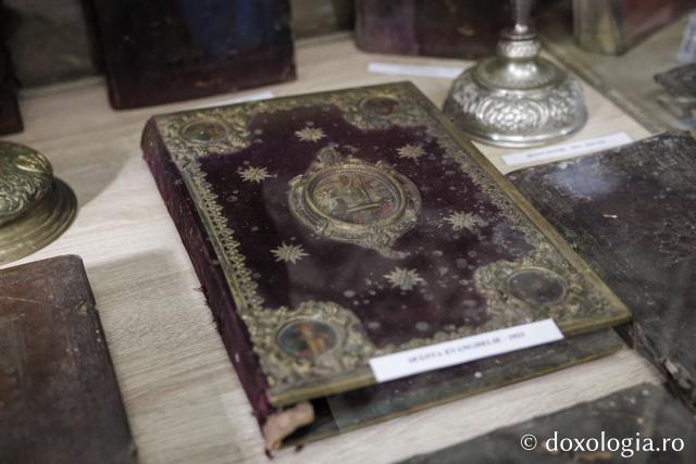 Obiecte de patrimoniu din cadrul bisericii de lemn din Jigoreni