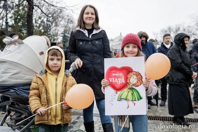 (Foto) „Solidaritate pentru amândoi” – Marșul pentru viață de la Iași, 2026