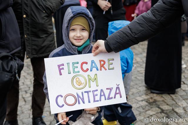 (Foto) „Solidaritate pentru amândoi” – Marșul pentru viață de la Iași, 2026