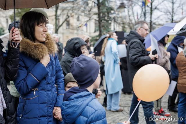 (Foto) „Solidaritate pentru amândoi” – Marșul pentru viață de la Iași, 2026