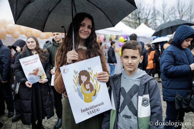 (Foto) „Solidaritate pentru amândoi” – Marșul pentru viață de la Iași, 2026