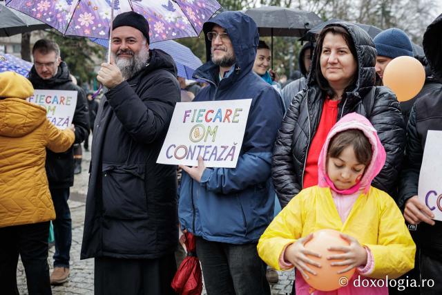 (Foto) „Solidaritate pentru amândoi” – Marșul pentru viață de la Iași, 2026