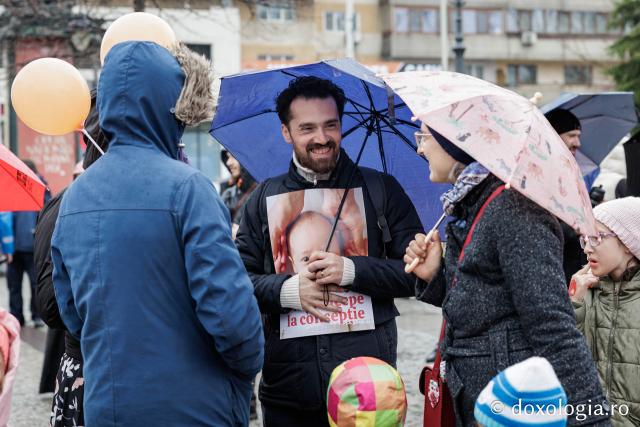 (Foto) „Solidaritate pentru amândoi” – Marșul pentru viață de la Iași, 2026