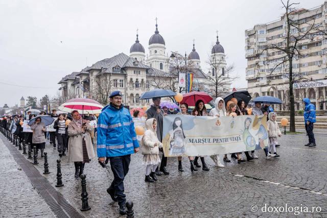 (Foto) „Solidaritate pentru amândoi” – Marșul pentru viață de la Iași, 2026