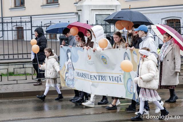 (Foto) „Solidaritate pentru amândoi” – Marșul pentru viață de la Iași, 2026