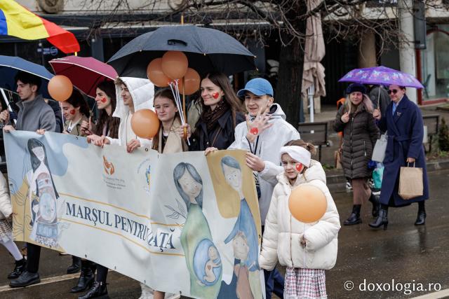 (Foto) „Solidaritate pentru amândoi” – Marșul pentru viață de la Iași, 2026
