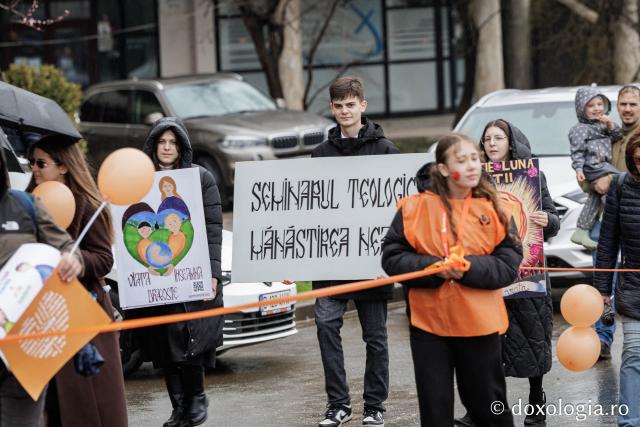 (Foto) „Solidaritate pentru amândoi” – Marșul pentru viață de la Iași, 2026