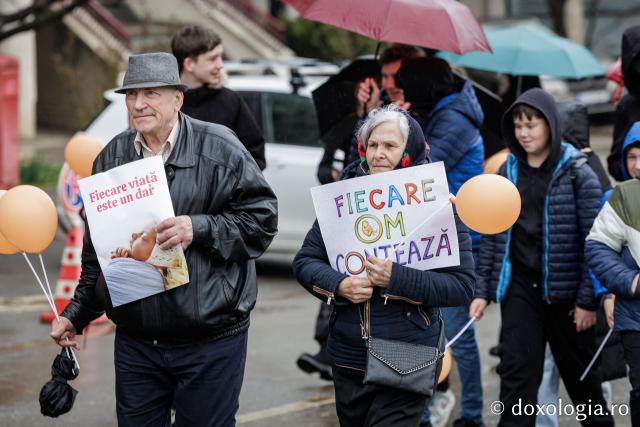 (Foto) „Solidaritate pentru amândoi” – Marșul pentru viață de la Iași, 2026