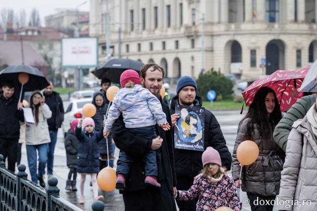 (Foto) „Solidaritate pentru amândoi” – Marșul pentru viață de la Iași, 2026