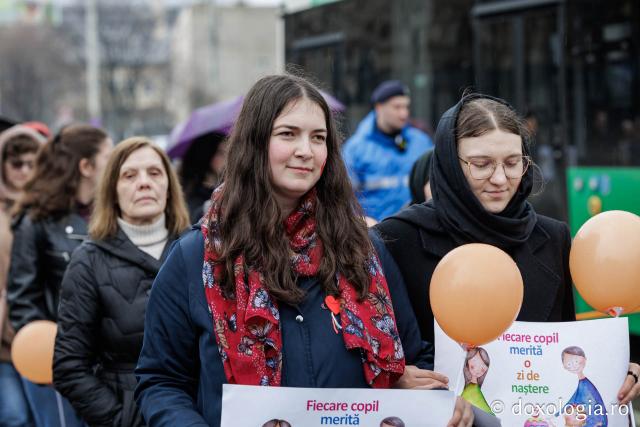 (Foto) „Solidaritate pentru amândoi” – Marșul pentru viață de la Iași, 2026