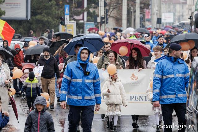 (Foto) „Solidaritate pentru amândoi” – Marșul pentru viață de la Iași, 2026