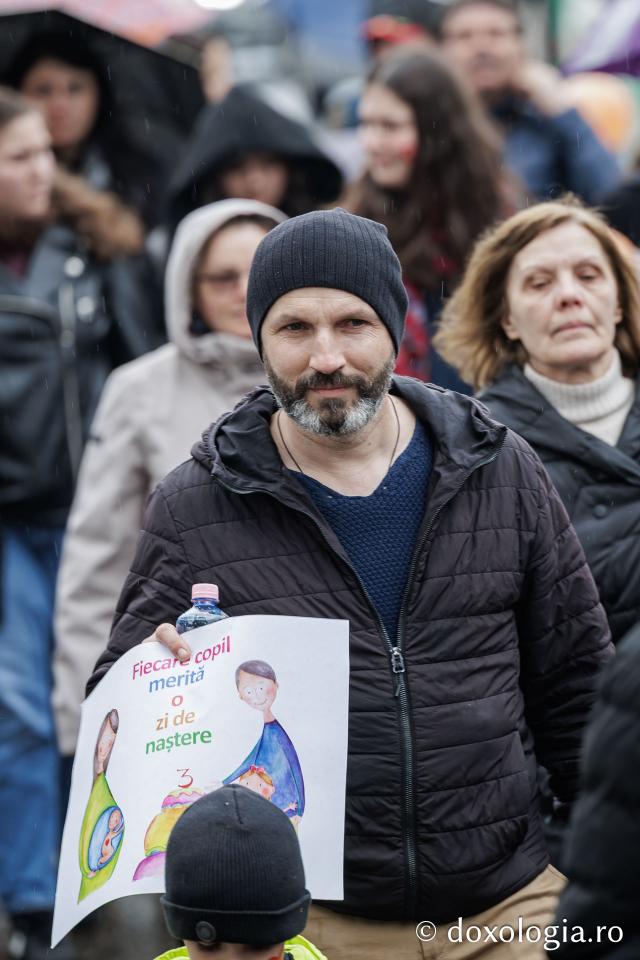 (Foto) „Solidaritate pentru amândoi” – Marșul pentru viață de la Iași, 2026