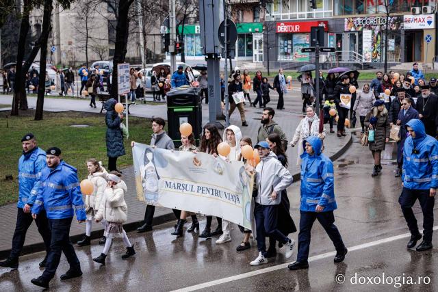 (Foto) „Solidaritate pentru amândoi” – Marșul pentru viață de la Iași, 2026