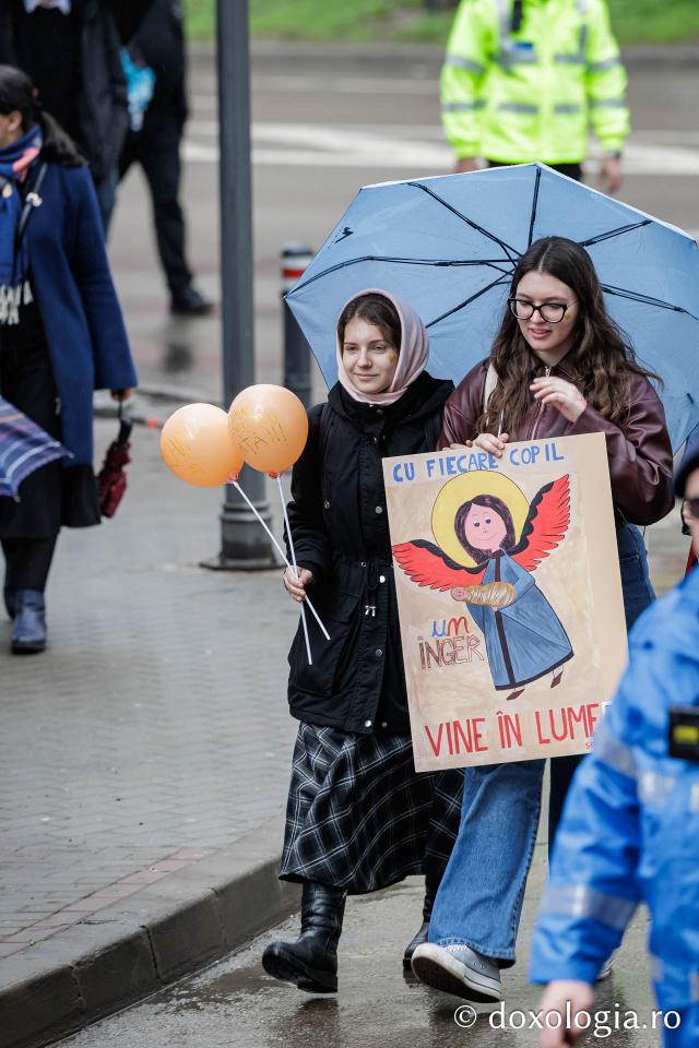 (Foto) „Solidaritate pentru amândoi” – Marșul pentru viață de la Iași, 2026