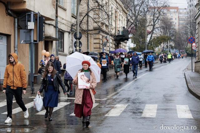 (Foto) „Solidaritate pentru amândoi” – Marșul pentru viață de la Iași, 2026