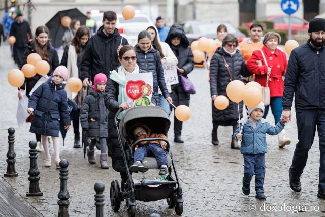 (Foto) „Solidaritate pentru amândoi” – Marșul pentru viață de la Iași, 2026