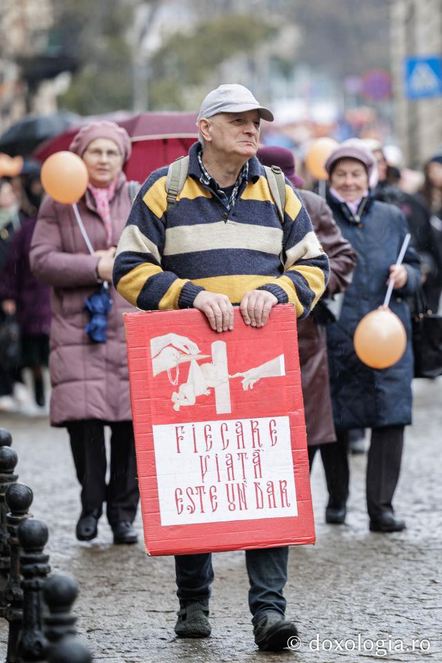 (Foto) „Solidaritate pentru amândoi” – Marșul pentru viață de la Iași, 2026