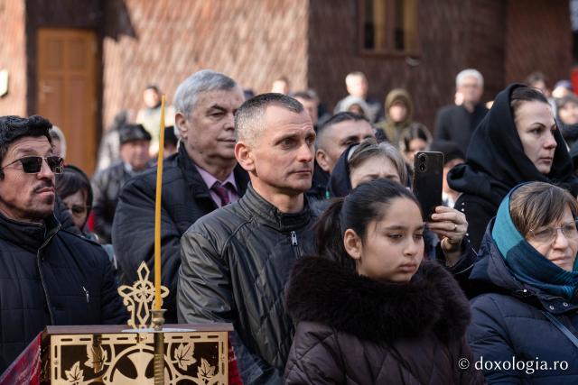 (Foto) Sub semnul Sfintei Cruci: un nou stareț la Mănăstirea Brusturi din județul Neamț