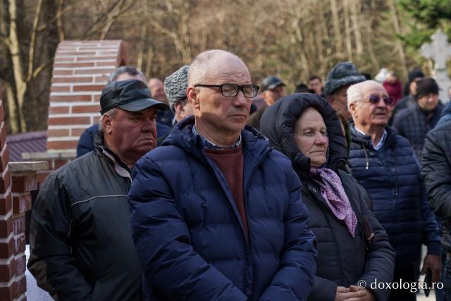 (Foto) Sub semnul Sfintei Cruci: un nou stareț la Mănăstirea Brusturi din județul Neamț