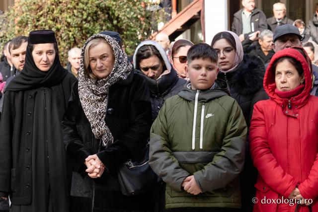 (Foto) Sub semnul Sfintei Cruci: un nou stareț la Mănăstirea Brusturi din județul Neamț