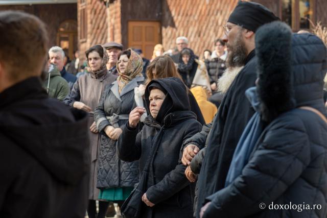 (Foto) Sub semnul Sfintei Cruci: un nou stareț la Mănăstirea Brusturi din județul Neamț